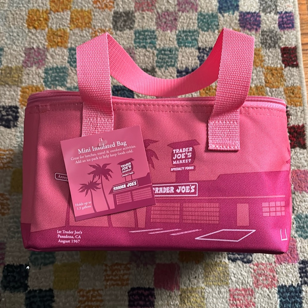 NWT Trader Joe’s Mini Insulated Bag in Pink